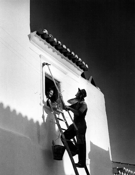 Iconic Black-and-White Photographs by Legendary Photographers