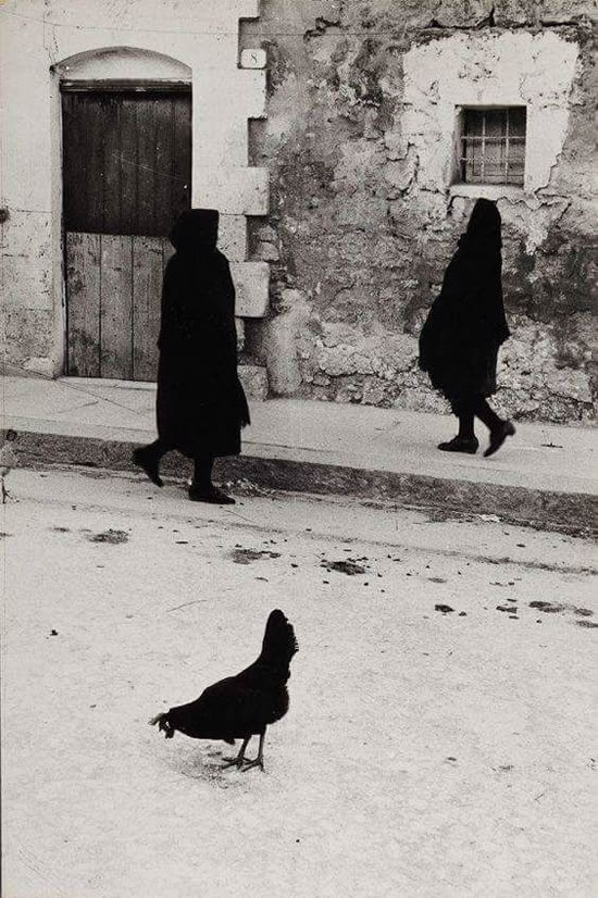 Iconic Black-and-White Photographs by Legendary Photographers