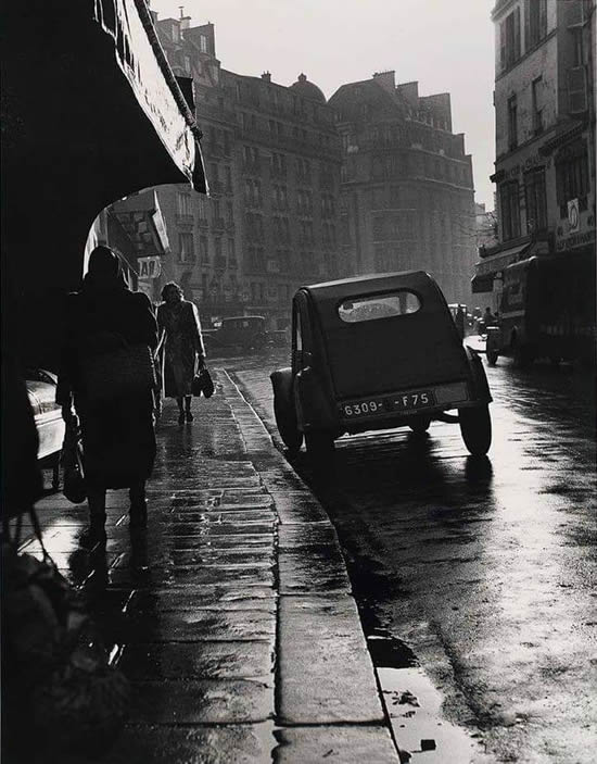 Iconic Black-and-White Photographs by Legendary Photographers