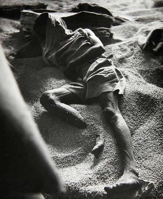 Iconic Black-and-White Photographs by Legendary Photographers