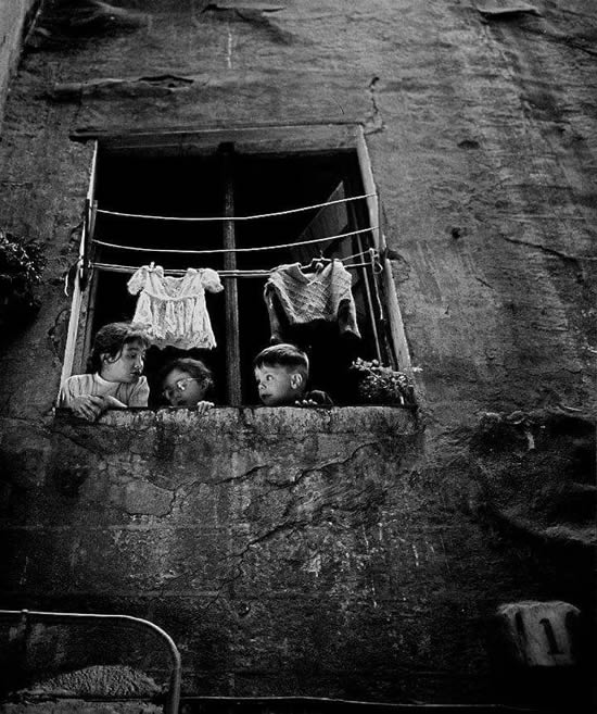 Iconic Black-and-White Photographs by Legendary Photographers