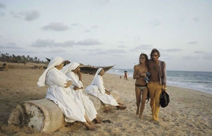The Nuns And The Hippies - Photos That Look Straight Out of a Renaissance Painting