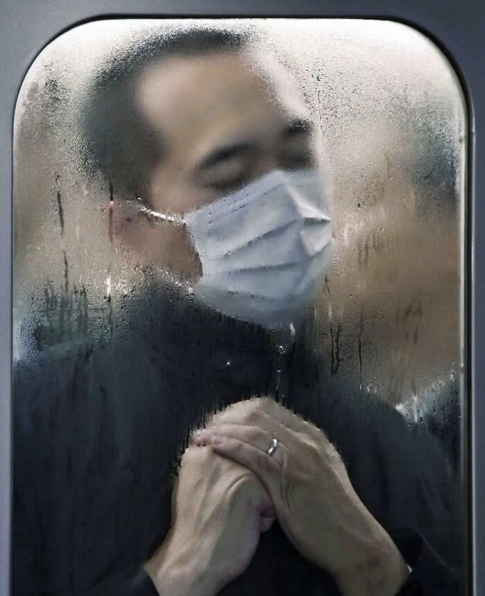 Tokyo Compression By Michael Wolf - Photos That Look Straight Out of a Renaissance Painting
