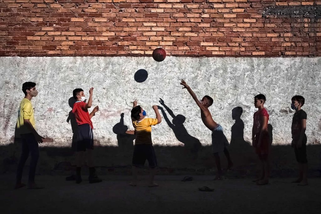 Award-Winning Street Photos of Urban Photography Awards