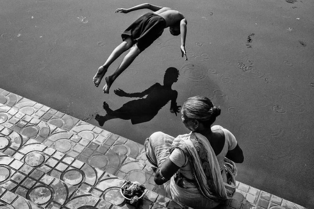 Striking Black And White Street Photos For Your Inspiration
