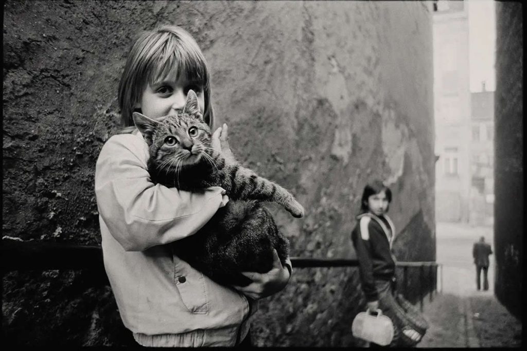 Poignant Everyday Life Photos of 1980s East Germany by Henk Kosche