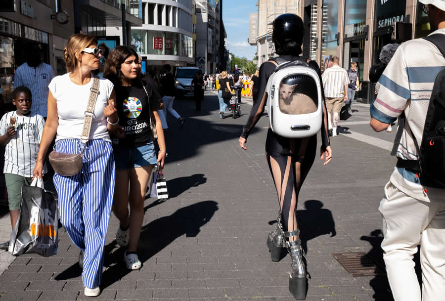 Captivating Street Photography by Meera Nerurkar