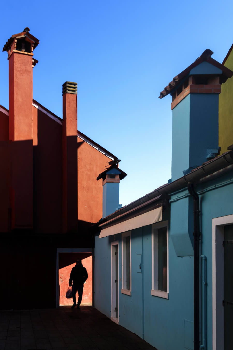 Award-Winning Street Photos of Urban Photography Awards